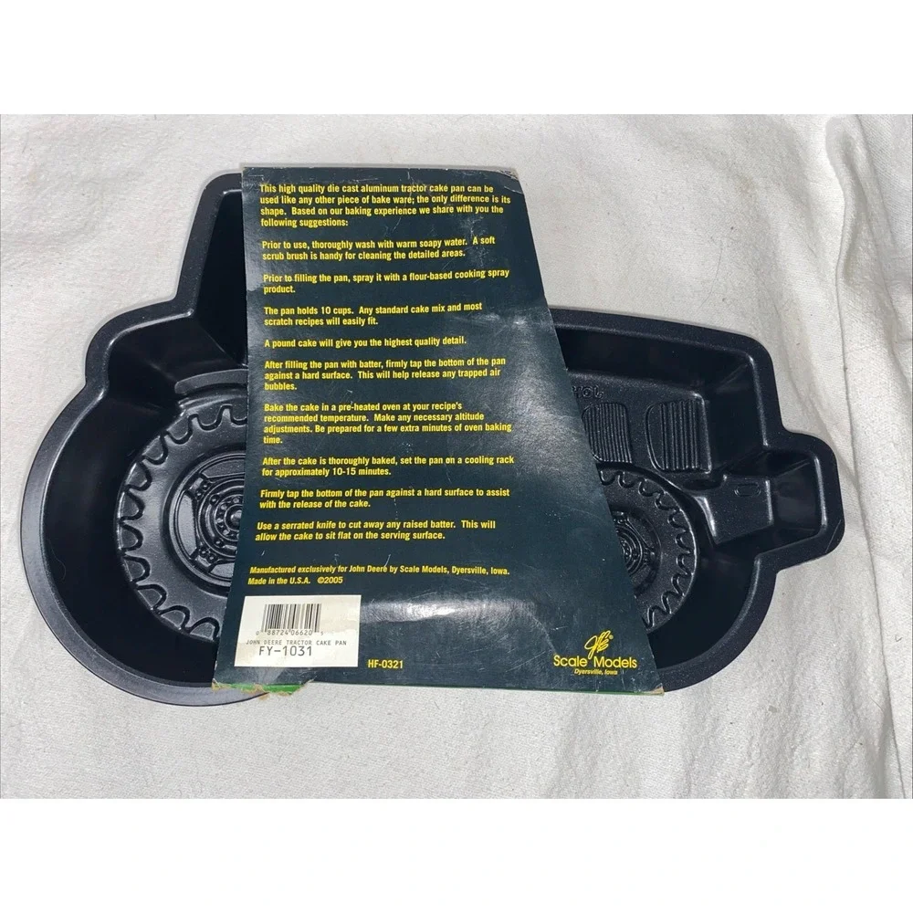 John Deere Tractor Cake pan Heavy Die cast Metal New Please See Pictures